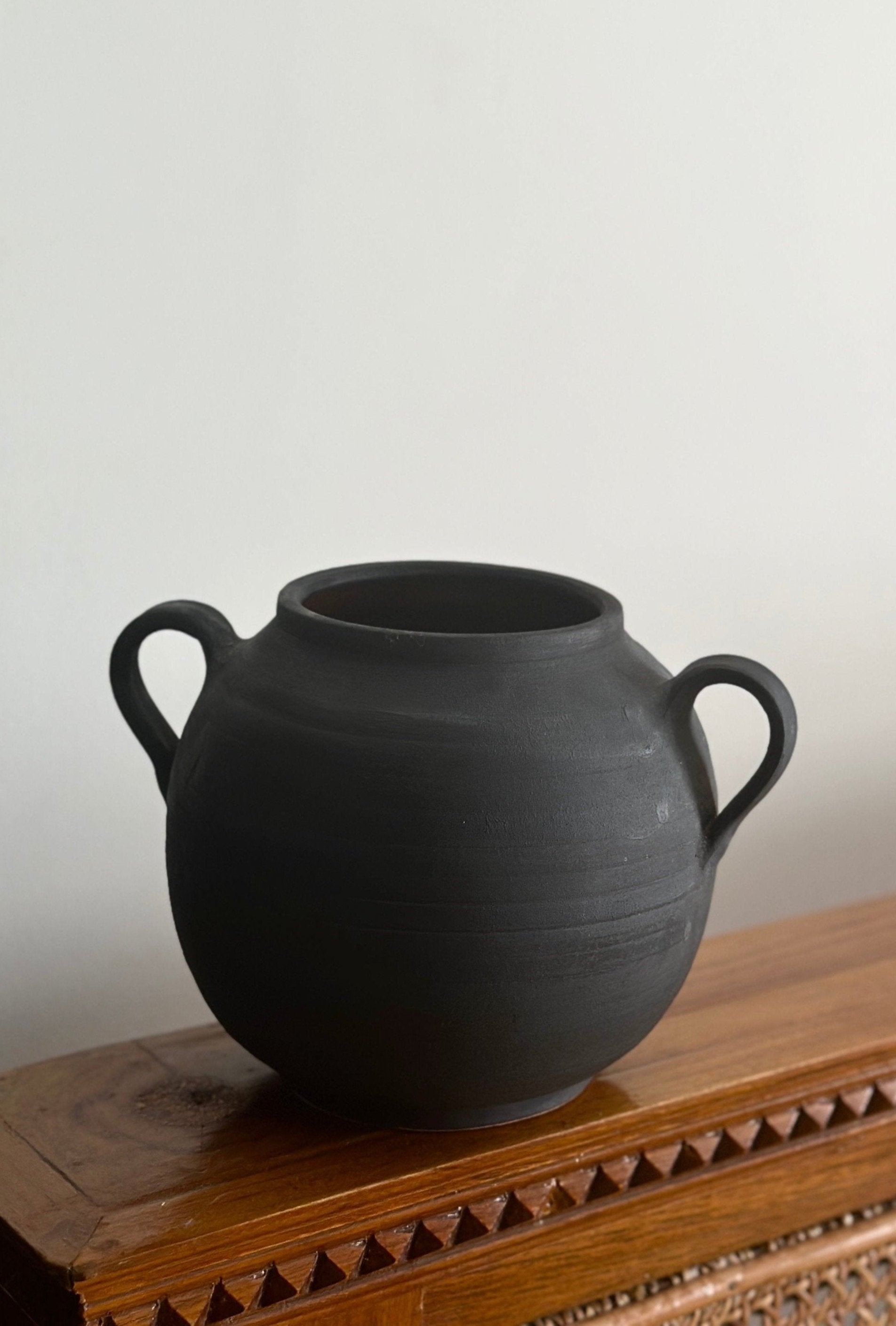 Matte Black-lifestyle