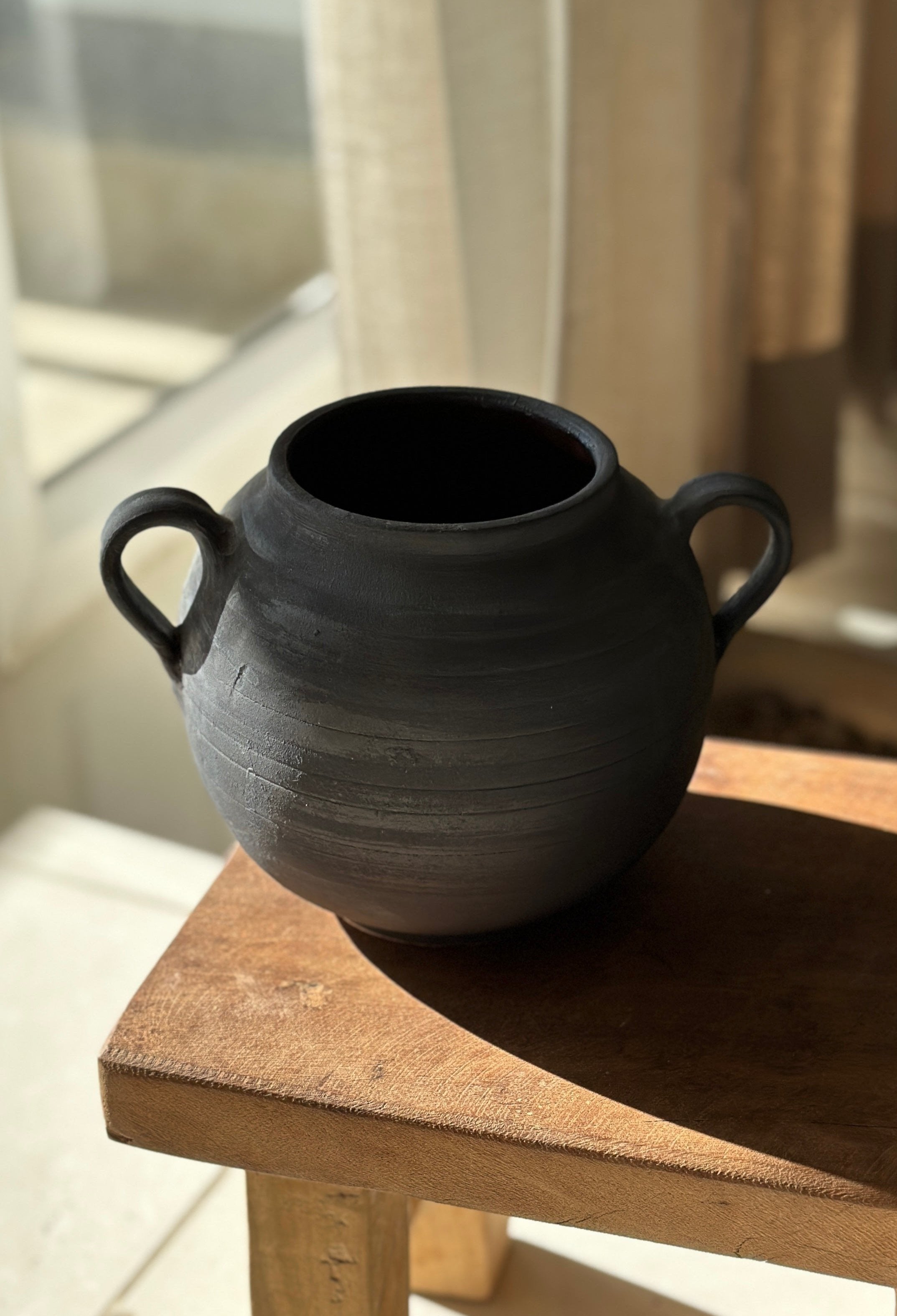 Matte Black-lifestyle