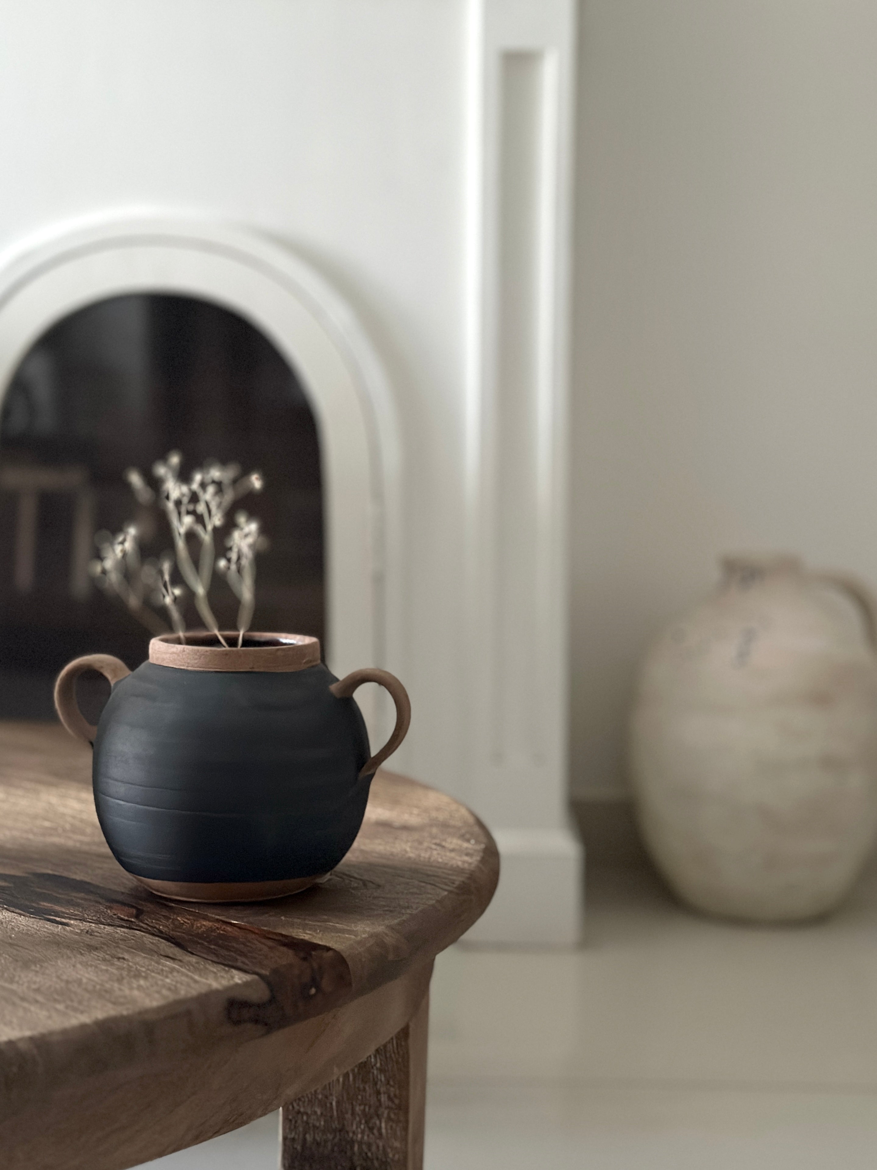 Semi-matte Black-lifestyle#color_semi -matte-black